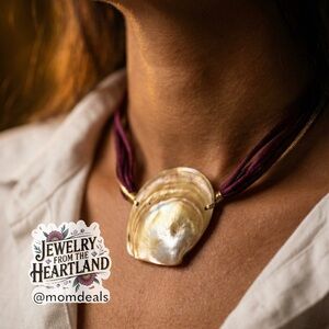 Vintage Shell Chocker Necklace Golden Iridescent Glow Burgundy Gold Strand